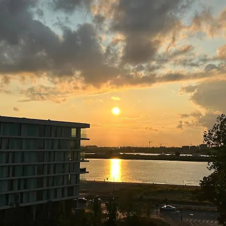 In Zuid Met Zicht Op De Stroom Apartment