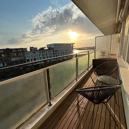 Apartment In Zuid Met Zicht Op De Stroom
